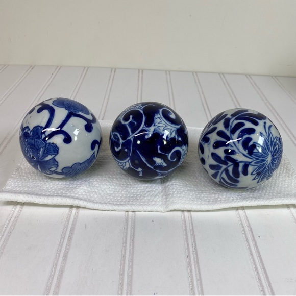 unbranded Other - Chinoiserie blue & white 3” ceramic orbs